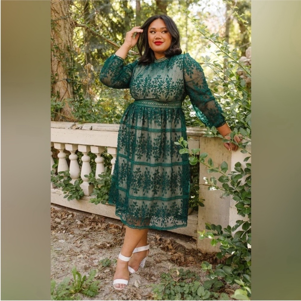 Ivy City Co Emerald Green Lace Long Sleeve Midi Dress